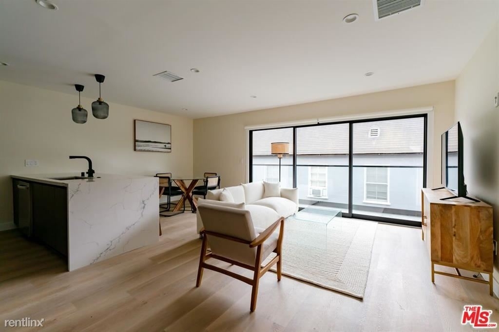 842 N Alfred St Apt 2 - Photo 4