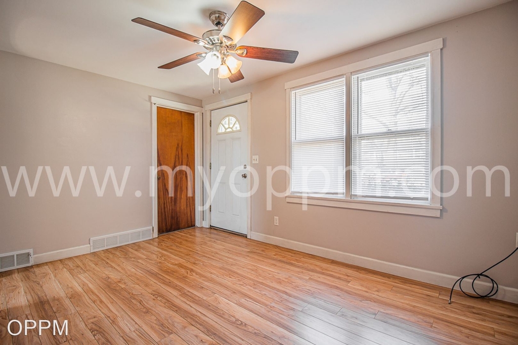 6015 Pratt St - Photo 2