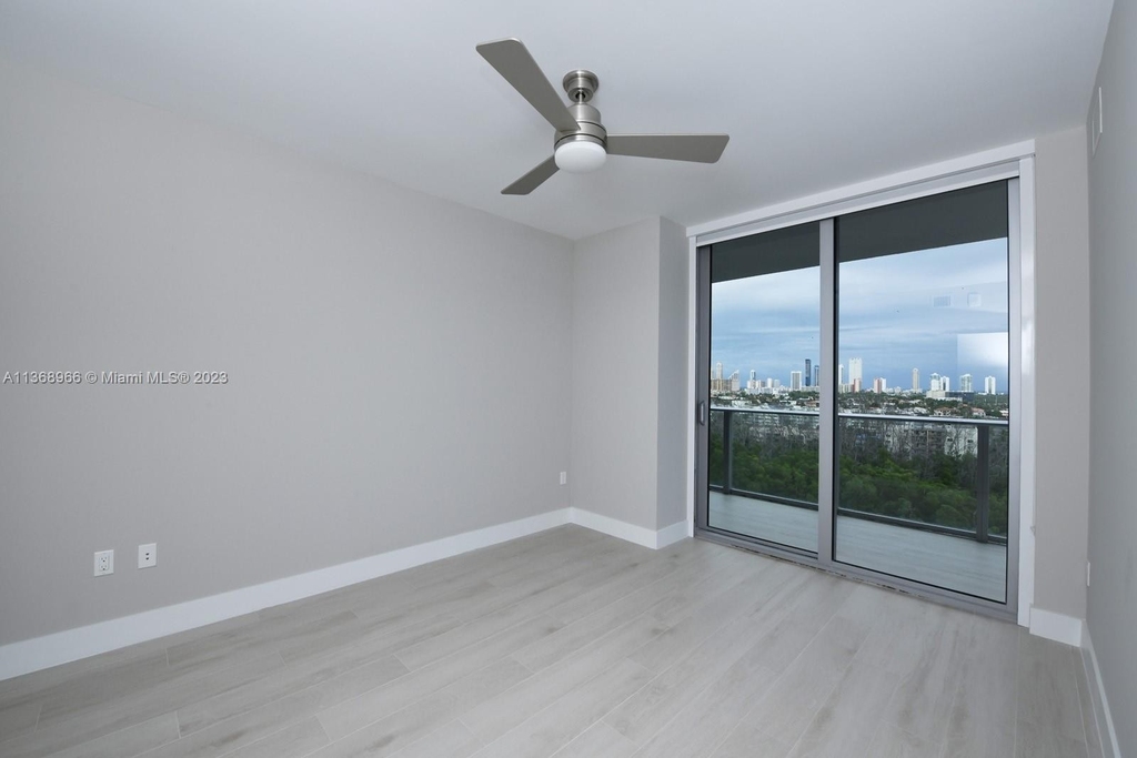 16385 Biscayne Blvd - Photo 7