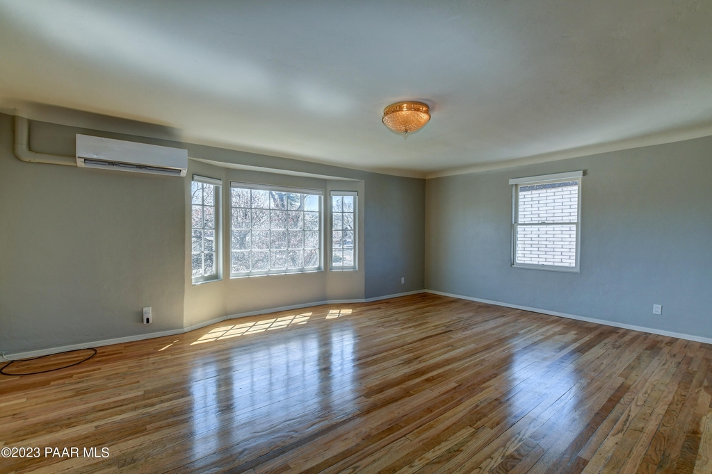 108 N Mount Vernon Avenue - Photo 2