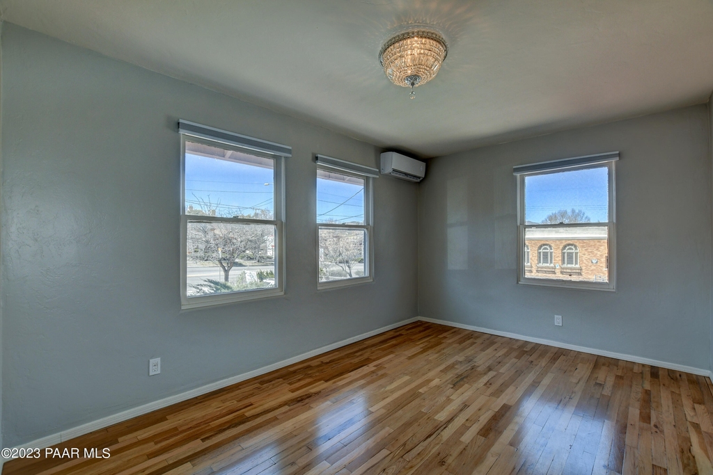 108 N Mount Vernon Avenue - Photo 11