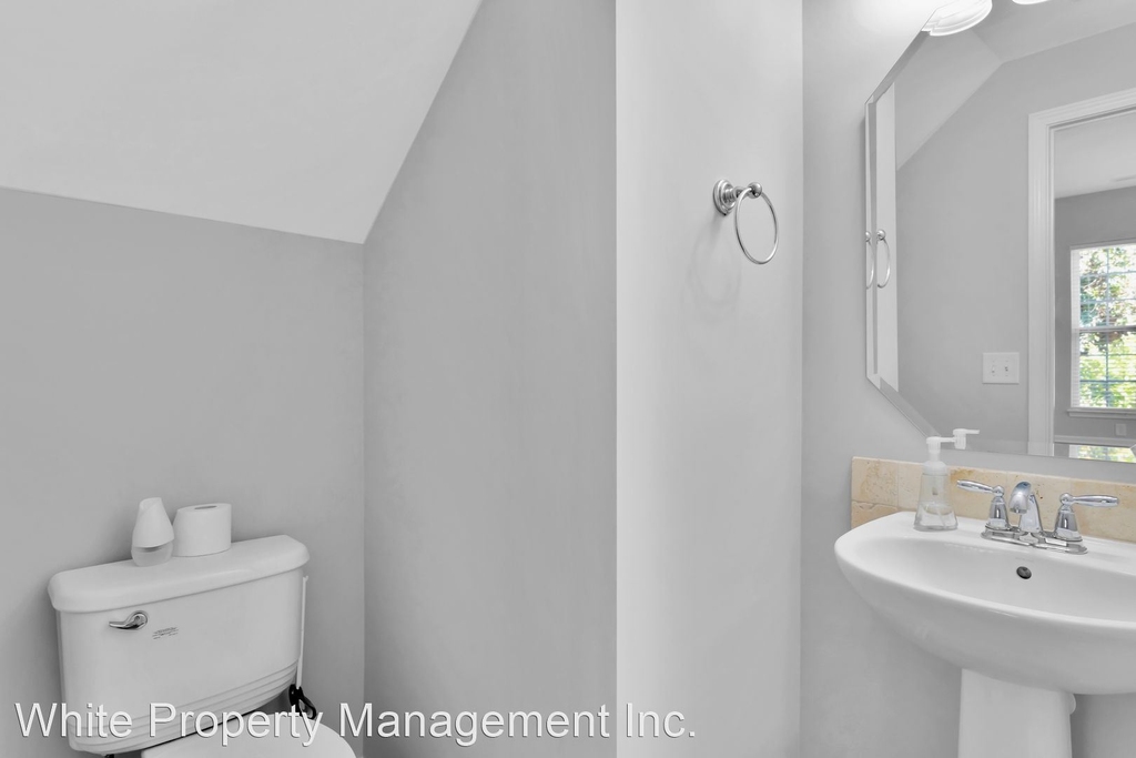 15566 Canmore Street - Photo 12