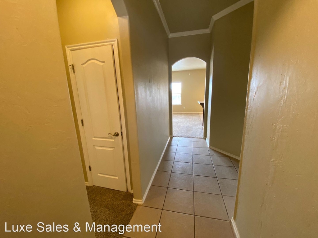 640 E. Linden Lane - Photo 6