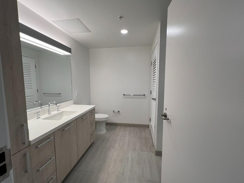 188 W St James St 10510 - Photo 5