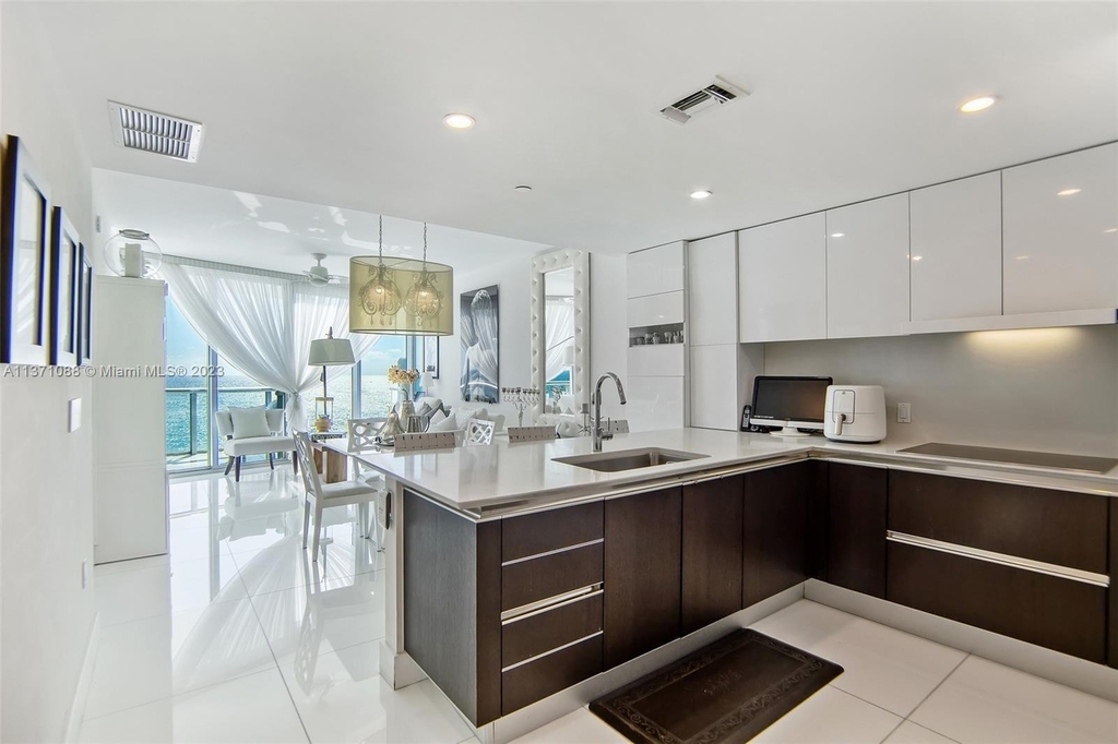 17001 Collins Ave - Photo 14