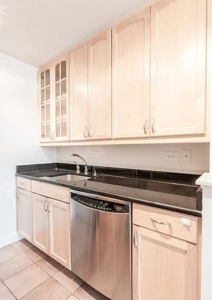 182 East 95th Street - Photo 2