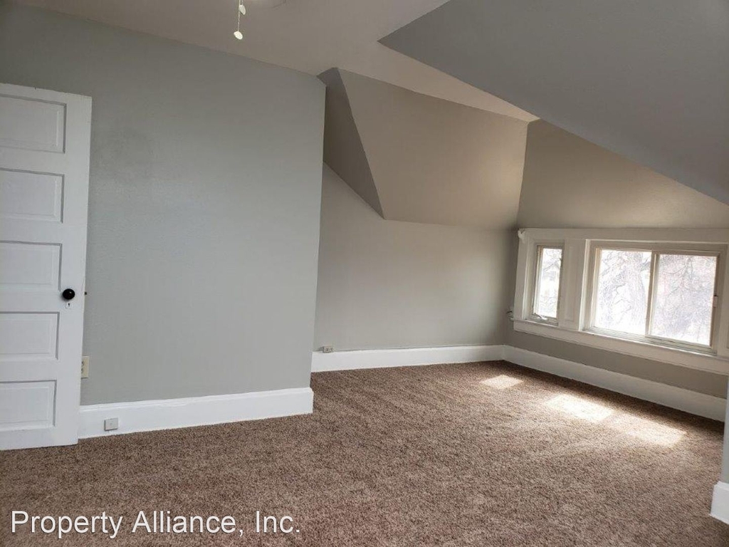 725 N. Cascade Avenue - Photo 3