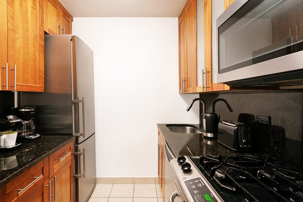 401 East 34th Street - Photo 10