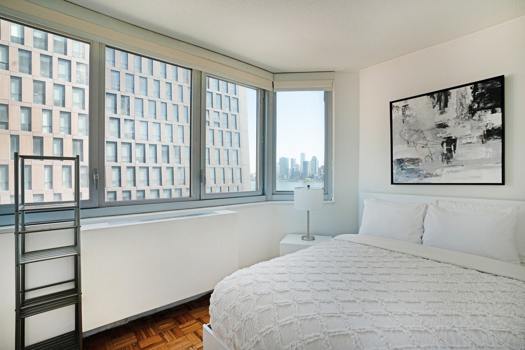 401 East 34th Street - Photo 4