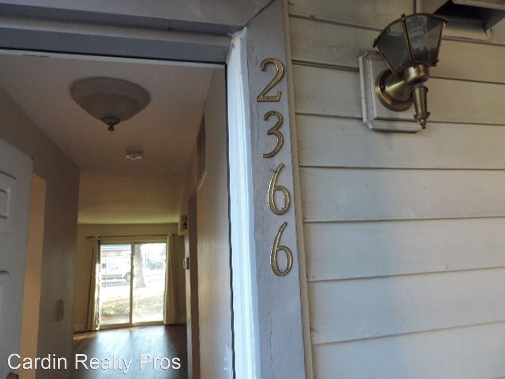 2366 Roundhouse Rd - Photo 0