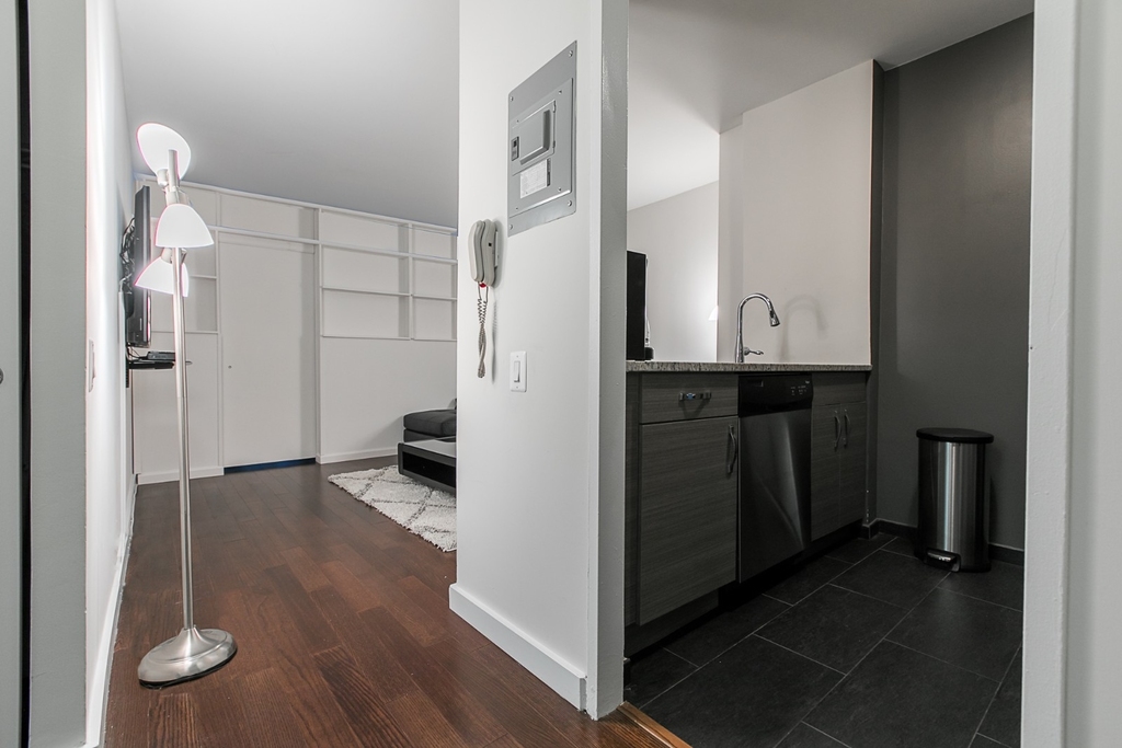 401 East 34th Street - Photo 7