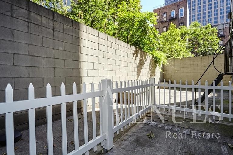 East 92nd Street - Photo 1