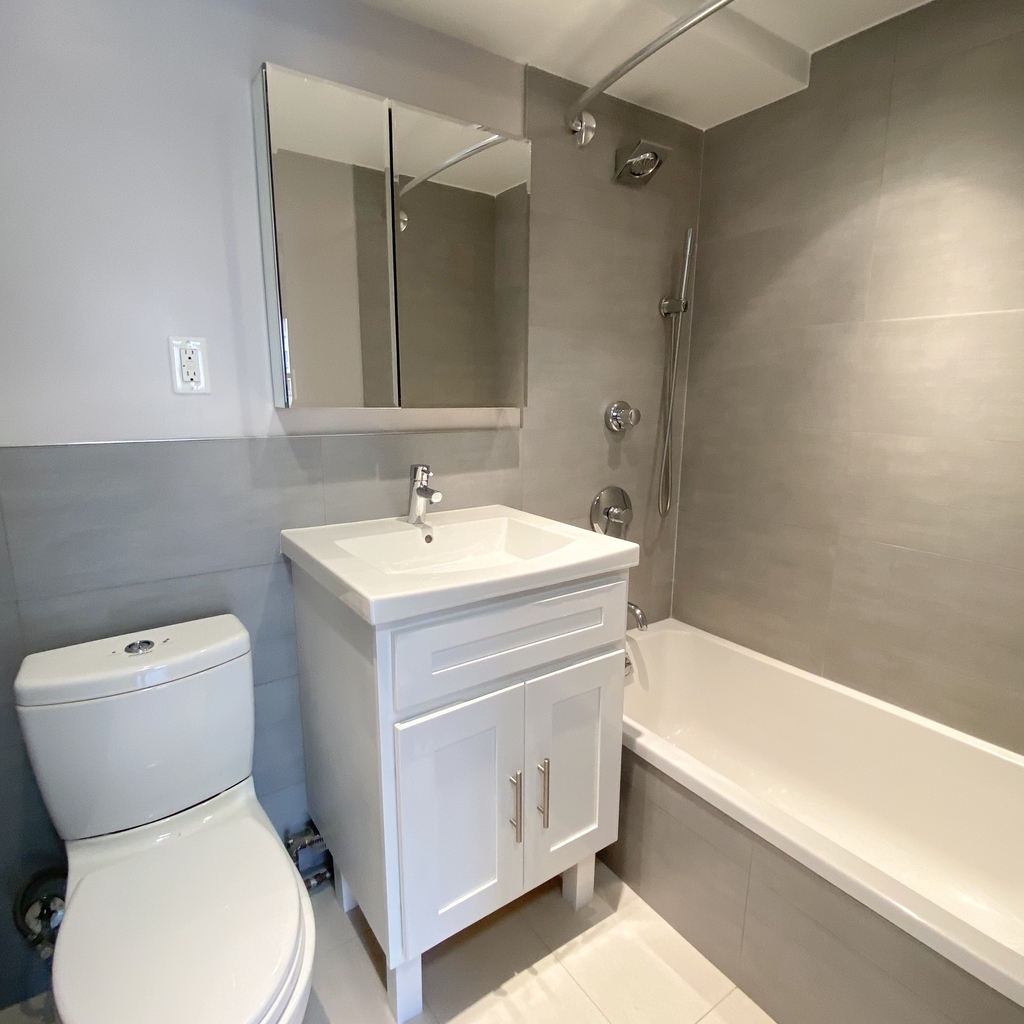 320 East 52nd Street - Photo 4