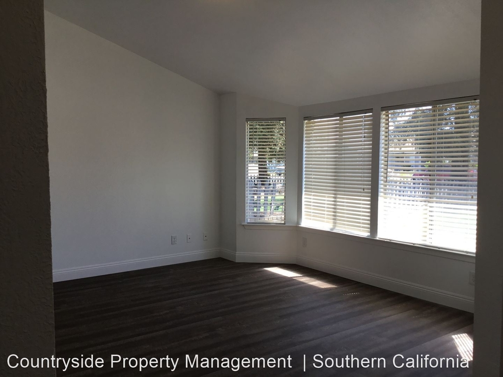 1315 Fremont Ave - Photo 2