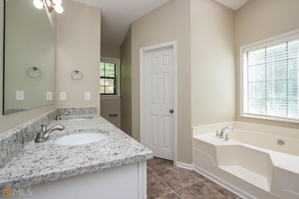 2392 Ivy Crest Drive - Photo 10