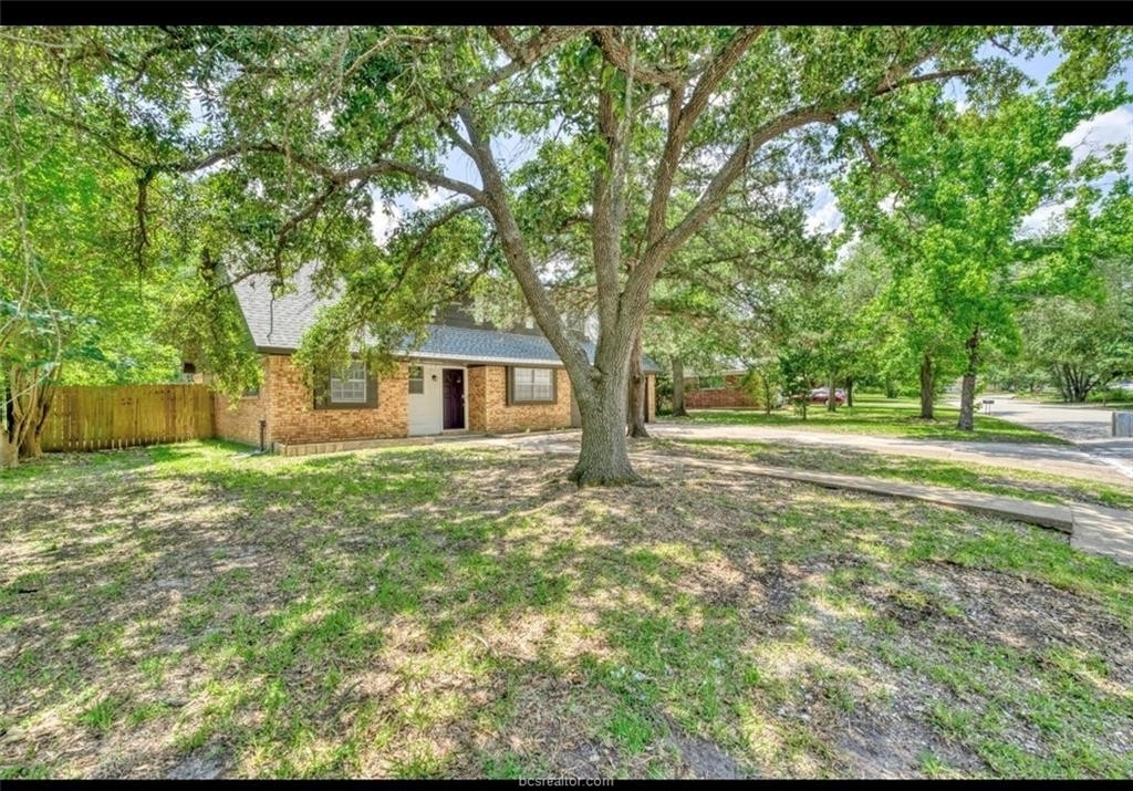 1810 Hondo Drive - Photo 4