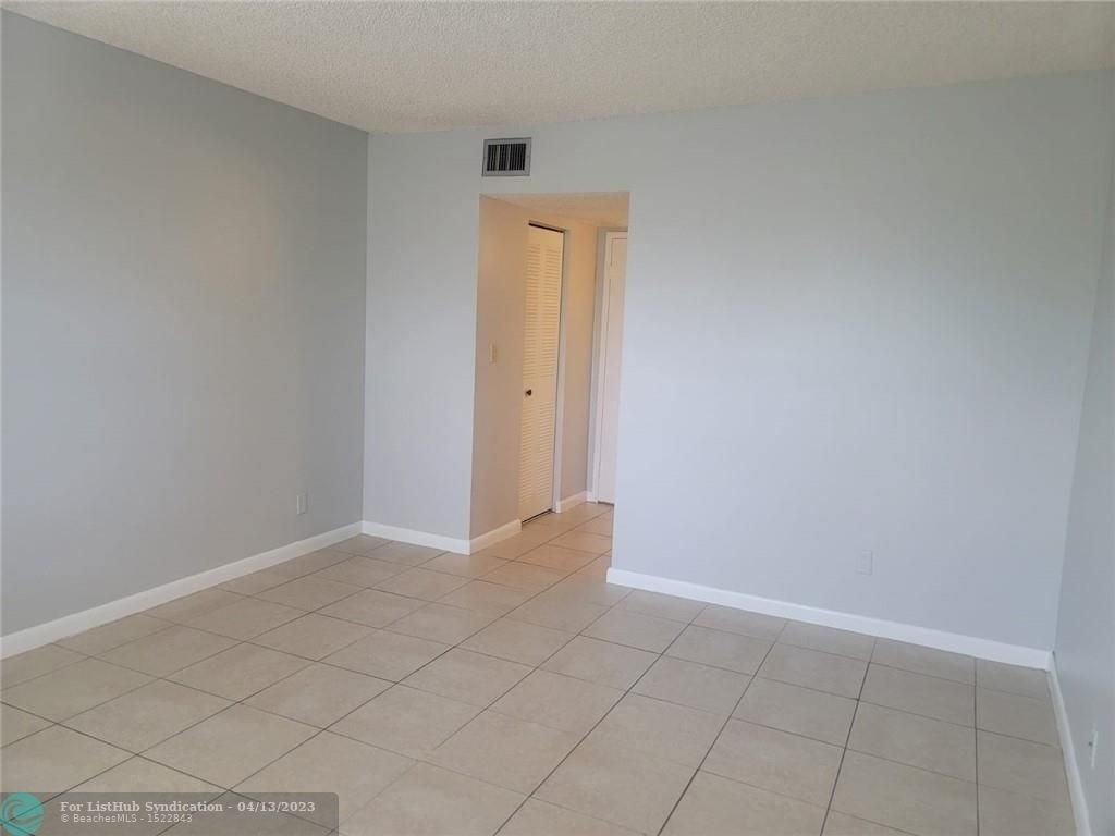 4354 Nw 9th Ave - Photo 5