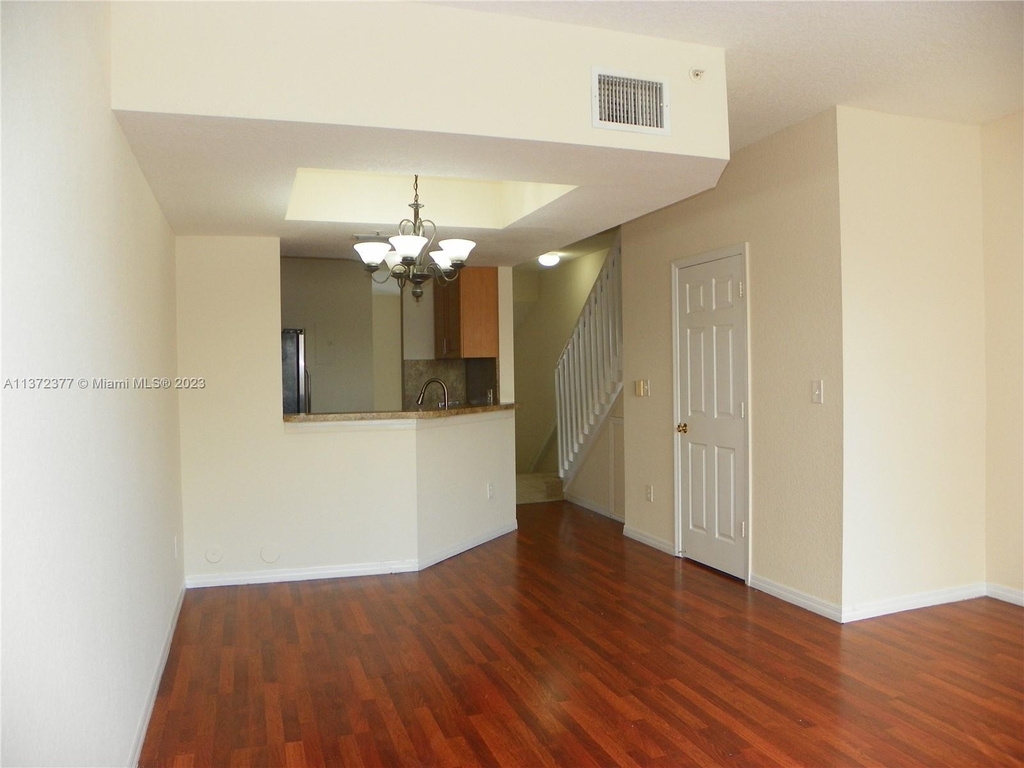 735 Sw 148th Ave - Photo 1