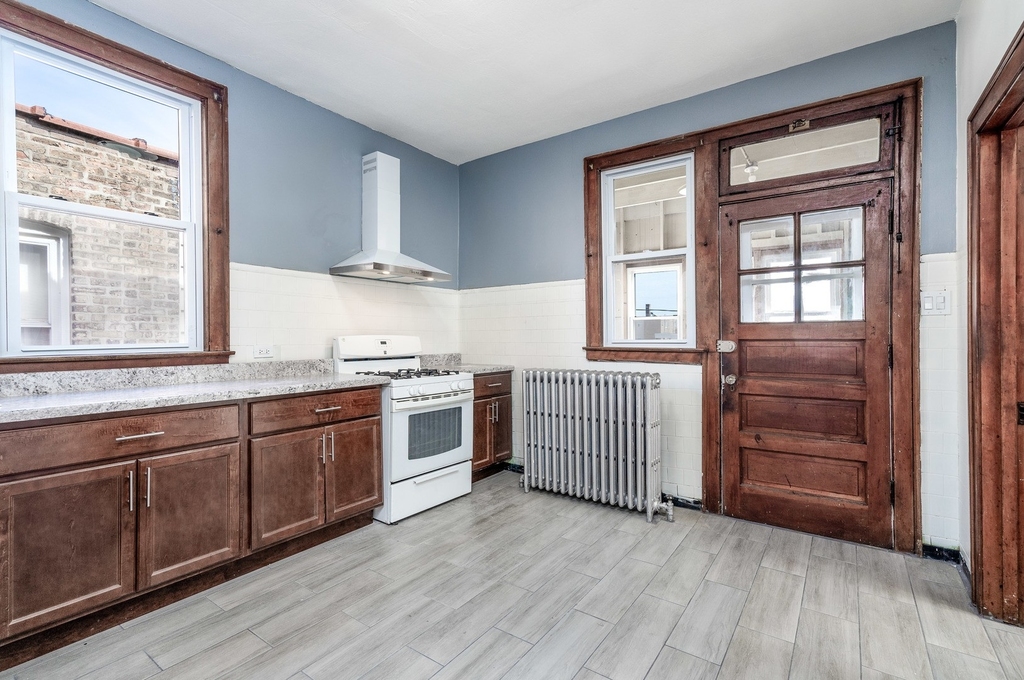 5225 W Melrose Street - Photo 9