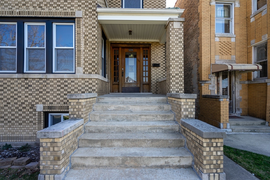 5225 W Melrose Street - Photo 2