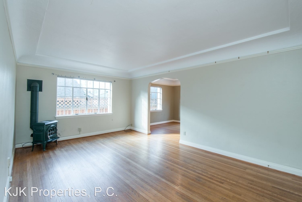 2325 Ne Flanders Street #7 - Photo 8