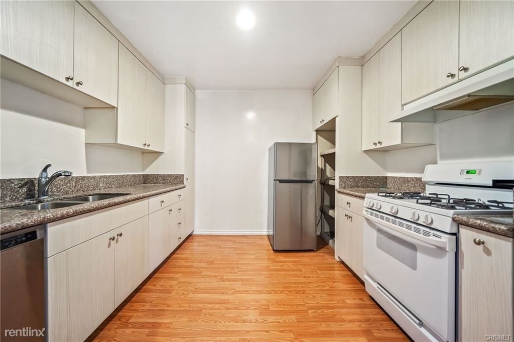 5250 Zelzah Ave Apt 19a - Photo 7