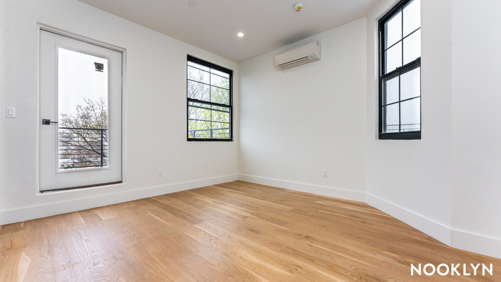 2553 Bedford Ave - Photo 7