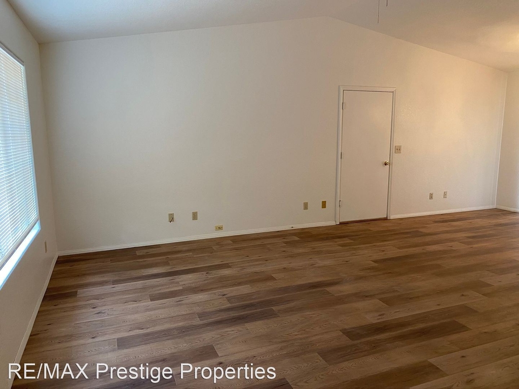 7778 Pioneer Dr - Photo 1