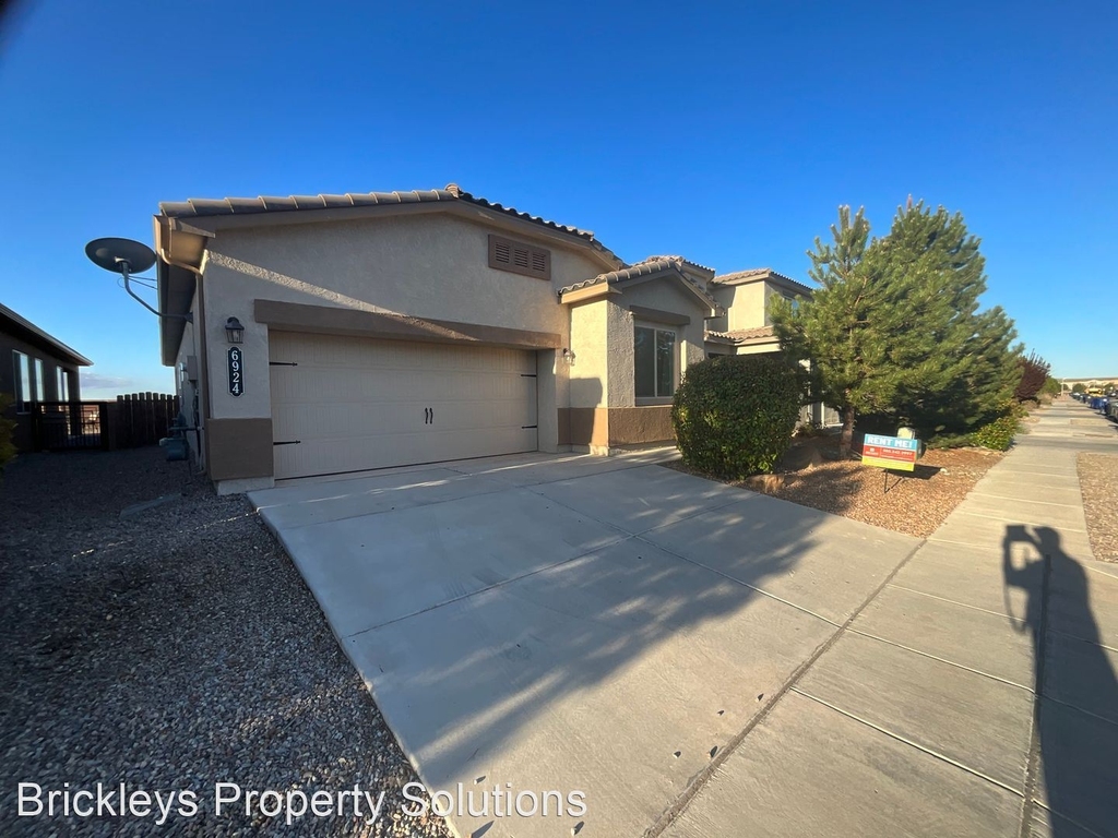 6924 Tempe Ave Nw - Photo 2