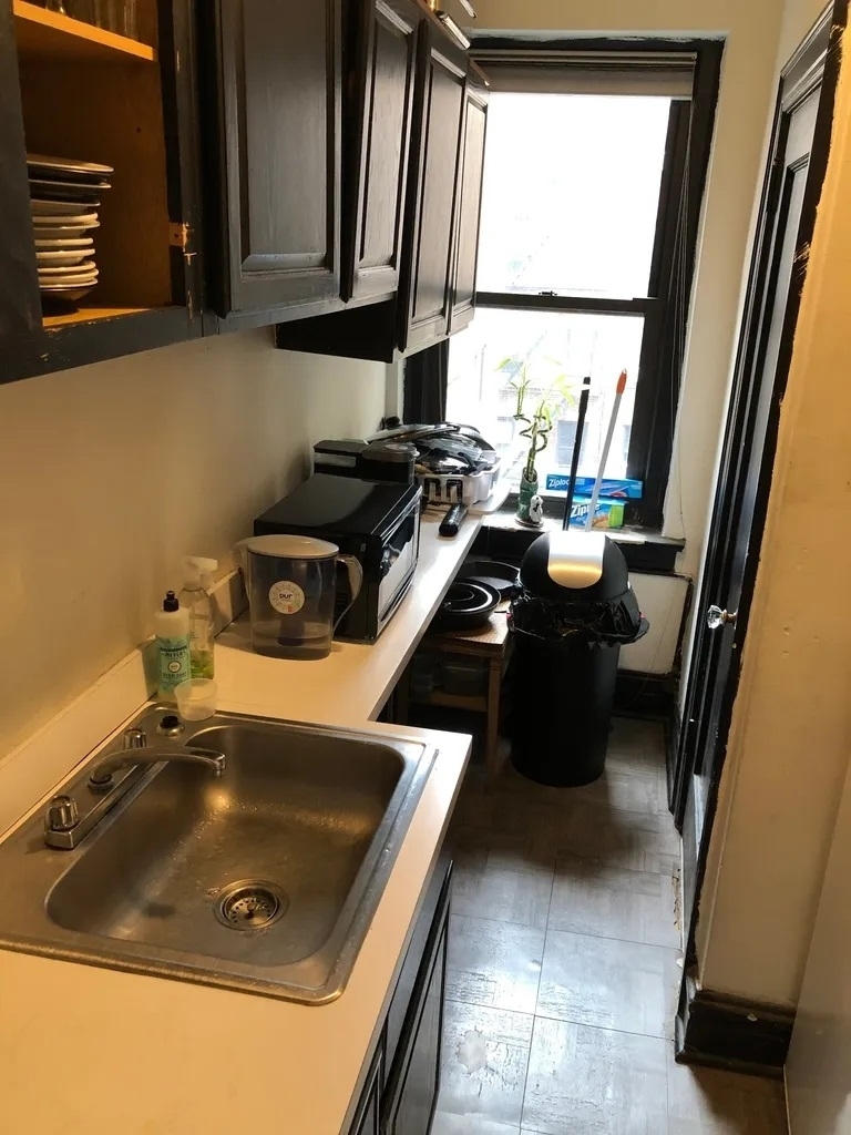352 East 50th Street - Photo 9