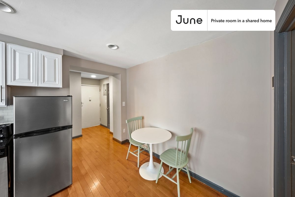 226 East 7th Street - Photo 13