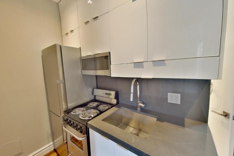 326 East 35th Street, Unit 61 - Photo 3