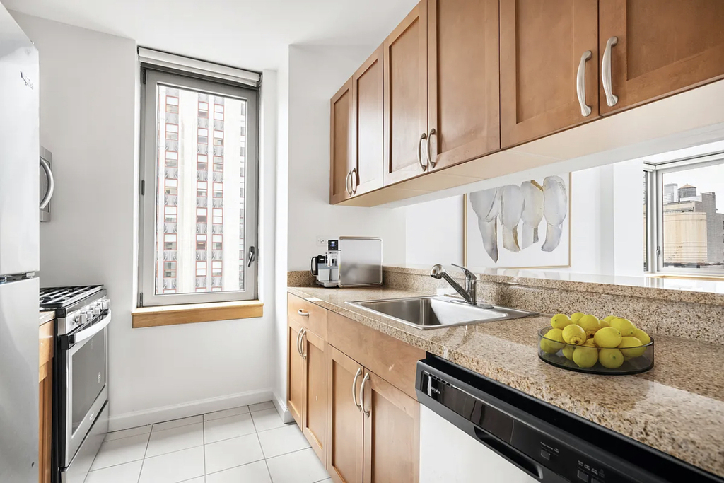 35 West 33rd Street - Photo 2