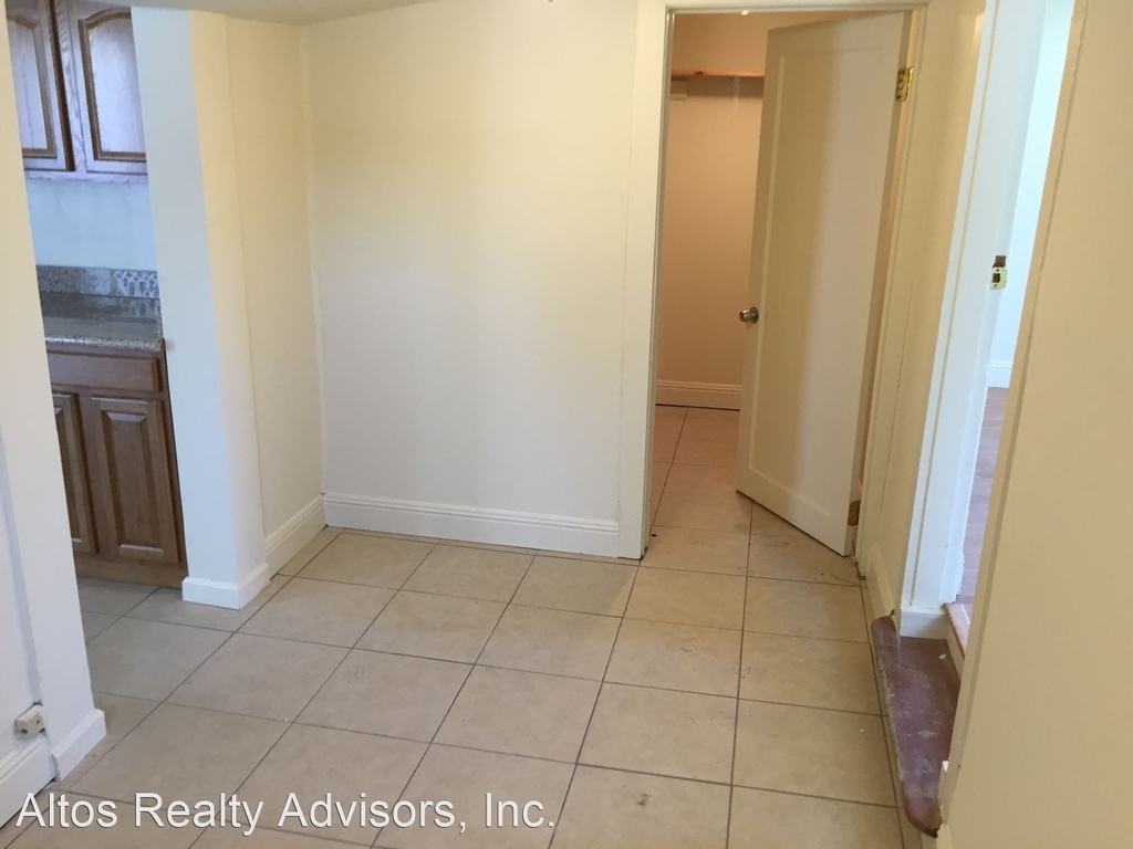 1711 Washington St - Photo 2