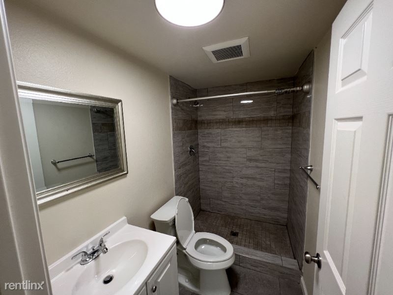 940 N Van Ness - Photo 3