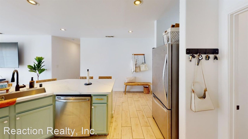 342 W 8th St - Photo 7