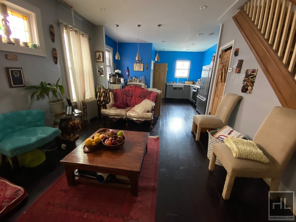 655 East 39 Street - Photo 3