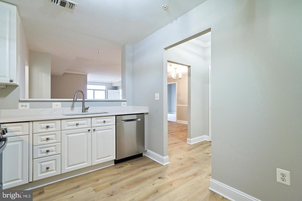 11776 Stratford House Pl #1005 - Photo 12