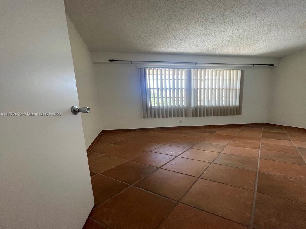 1401 Sw 128th Ter - Photo 10