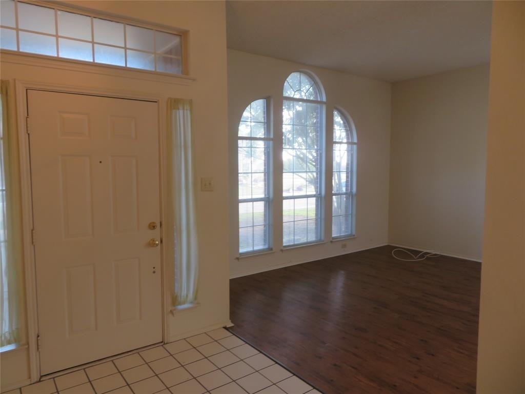 1104 Kensington Drive - Photo 1