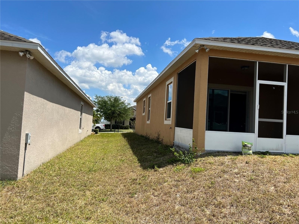 1042 Suffragette Circle - Photo 24