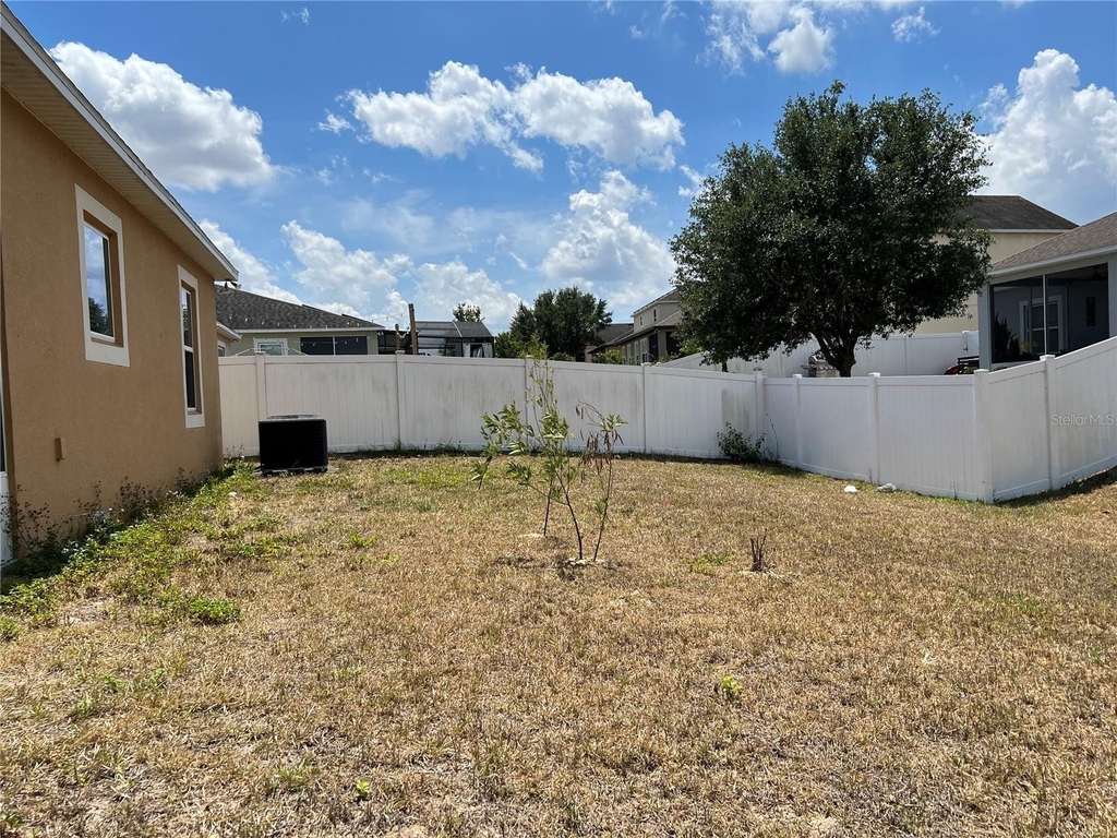 1042 Suffragette Circle - Photo 22