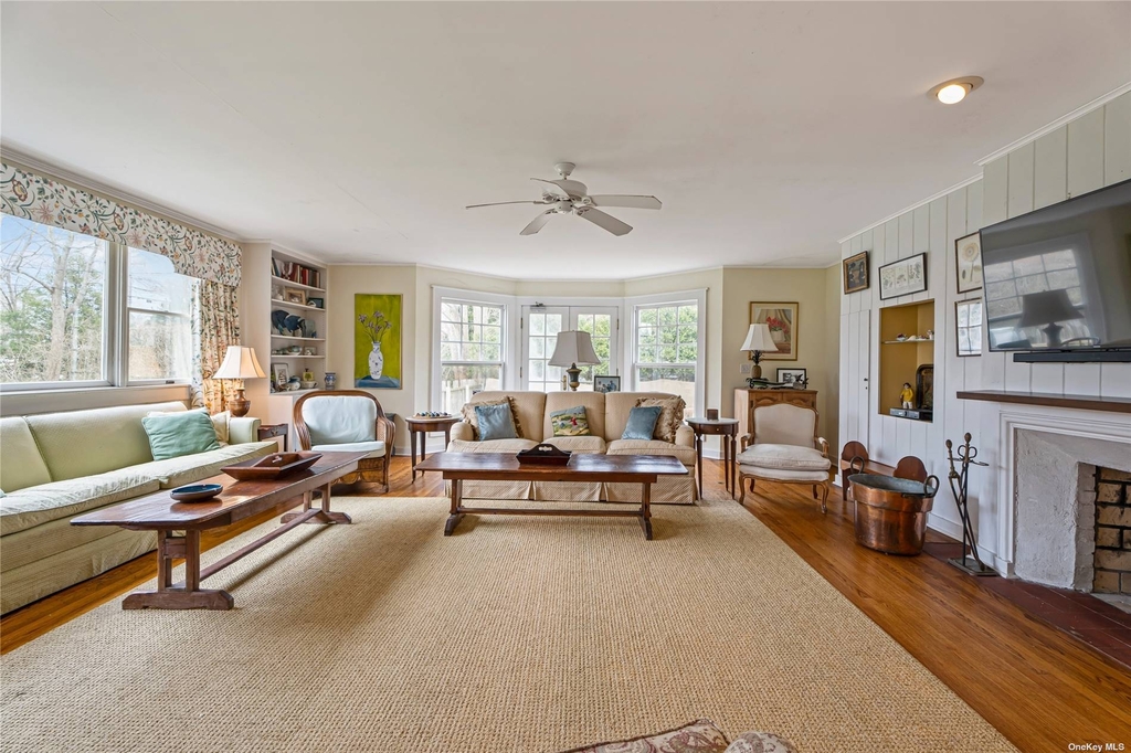 43 Quogue Street - Photo 3