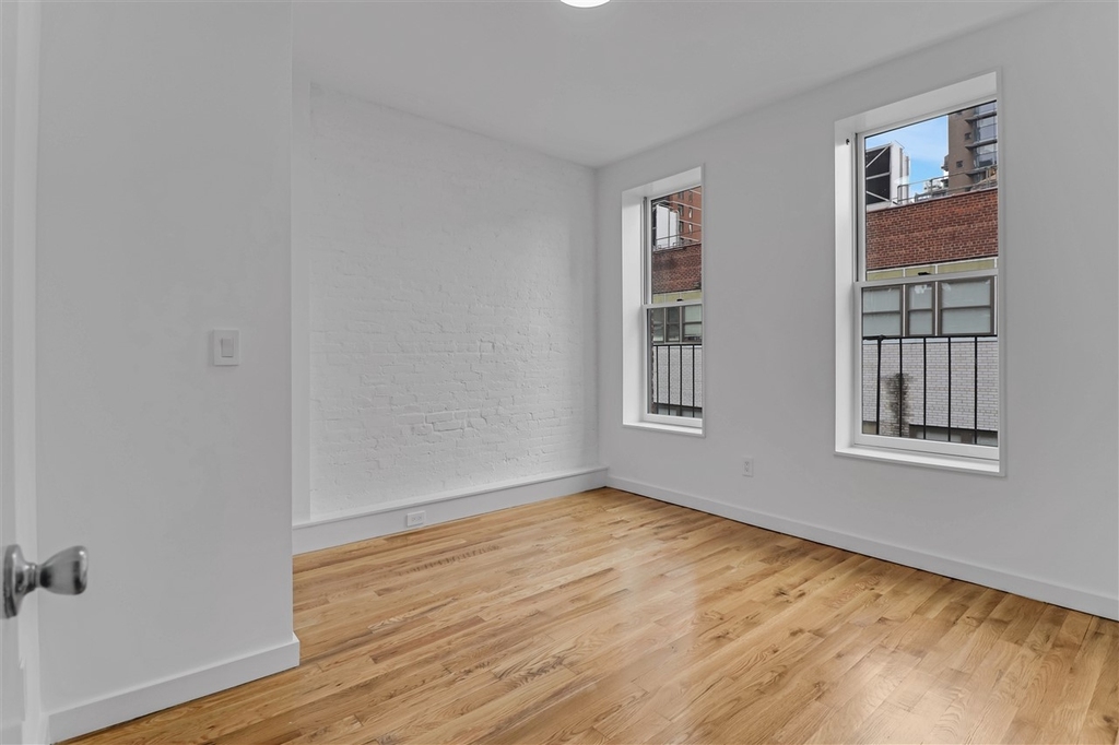 319 East 93rd Street - Photo 5