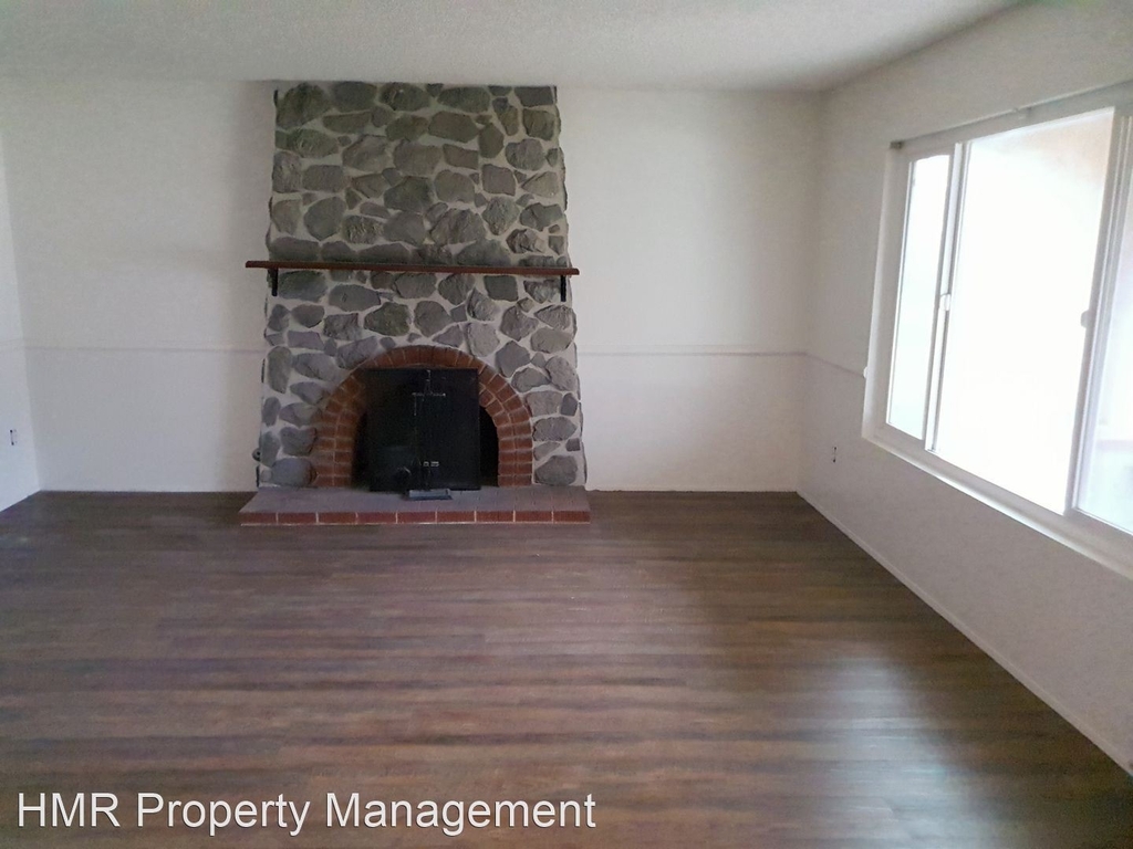 8905 Alta Loma Dr. - Photo 2