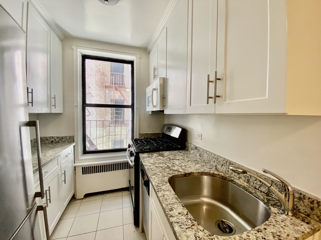 600 West 218th Street - Photo 5