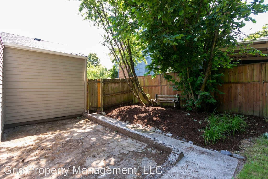 8625 N Dwight Ave - Photo 20