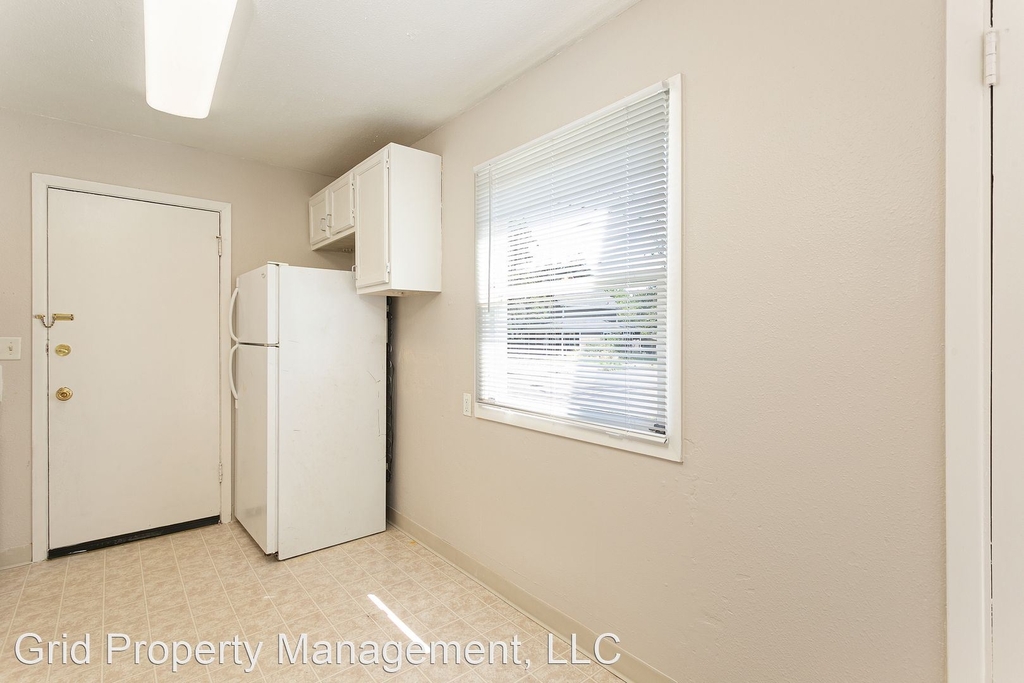 8625 N Dwight Ave - Photo 4