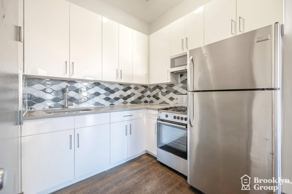 129 Park Avenue - Photo 0