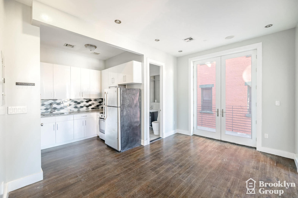 129 Park Avenue - Photo 2
